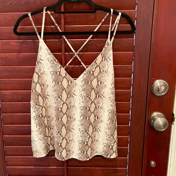 Tops - Simple & versatile snake skin top